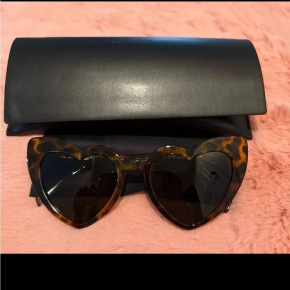 Heart-Shaped Tortoise Shell Sunglasses - Picture 4 of 6